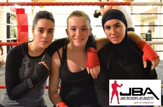 Cours pour femmes par une femme, Sanae Jah (Cours de boxe anglaise et cours de boxe thai - Kick Boxing).